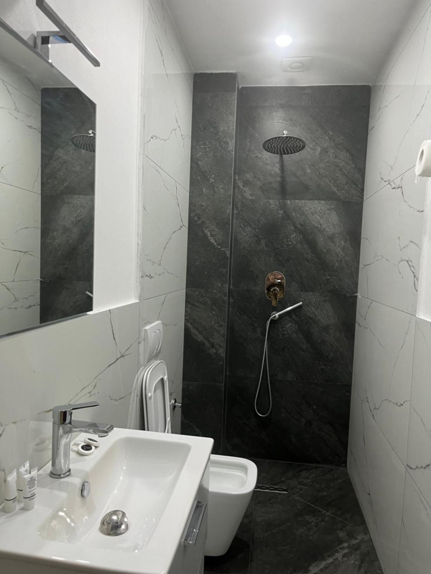 Hotel Luli City Center Durrës 外观 照片